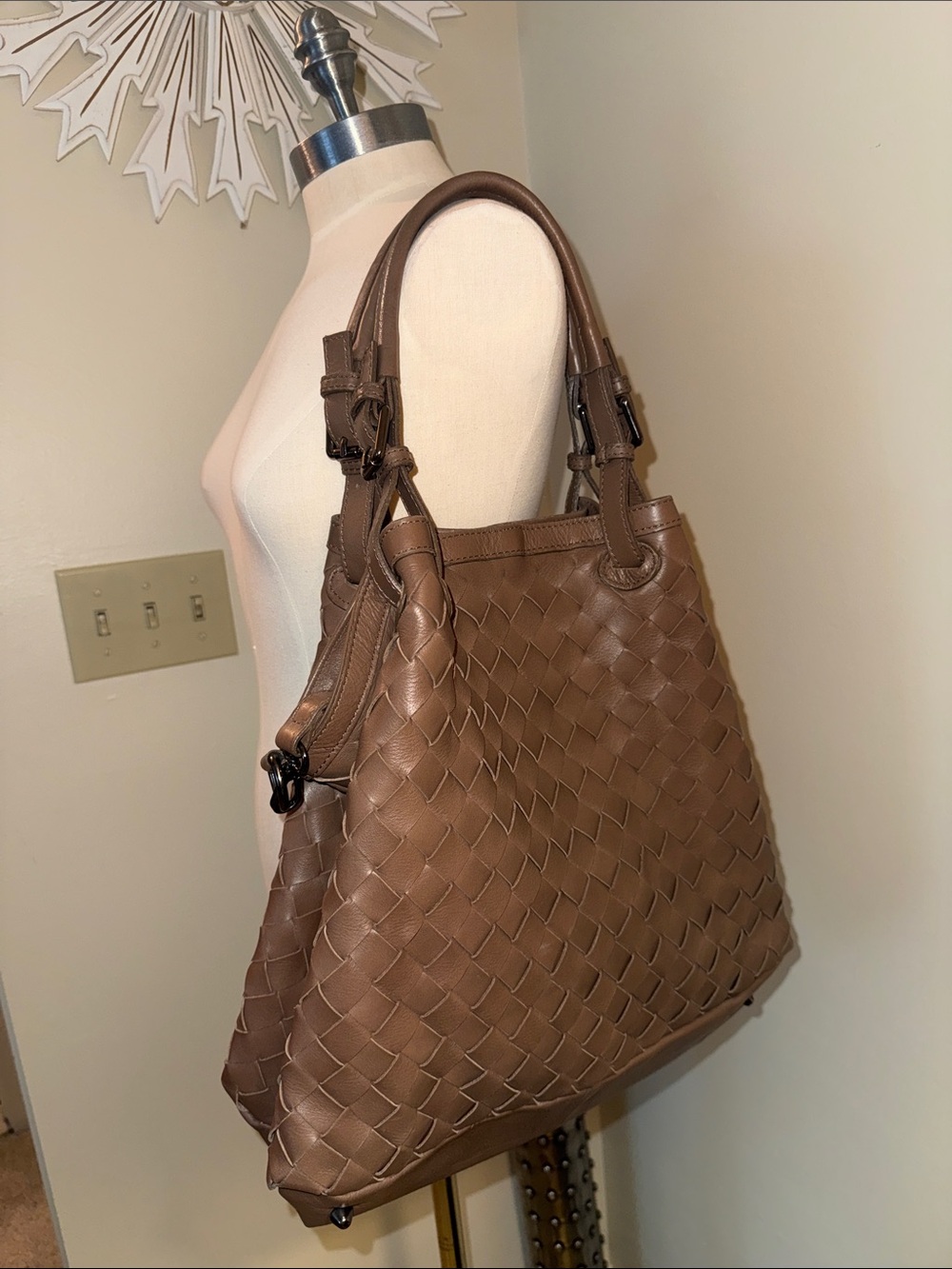 Laura Di Maggio Woven Shoulder Leather Tote Bag in Chestnut Brown